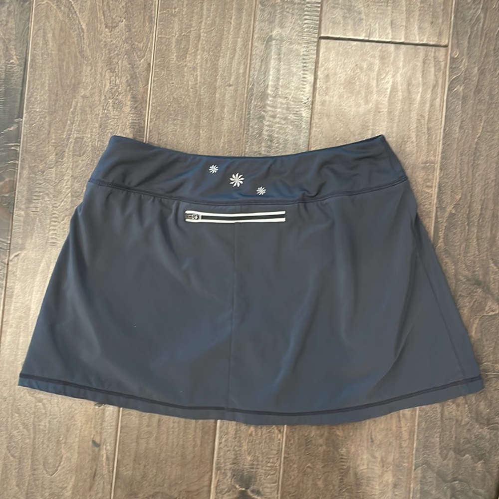 Athleta Gray Second Wind Skort, Size Small - image 2